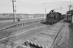 （昭和４１年）都賀信号場を通る貨物列車